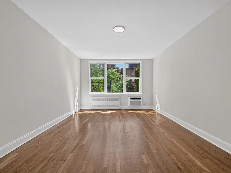 150 E 30th St #7B — Photo 3
