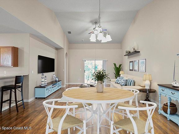 2nd image of 1040 Venetian Dr Unit 204