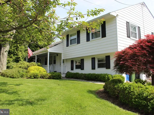 5 Vernon Ln, Malvern, PA 19355