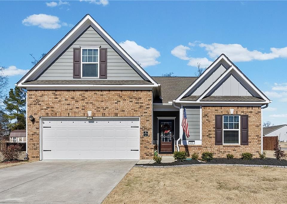 1st image of 29 Sleepy Oaks Trl NE