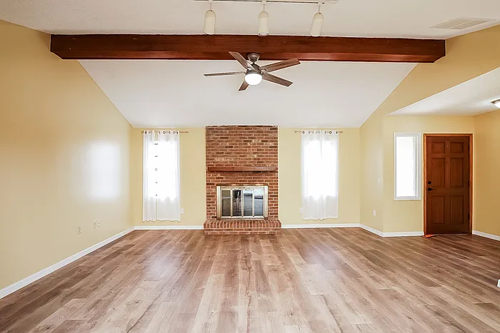 3 bed, 2.0 bath, 1472 sqft, $2,345 — Photo 4