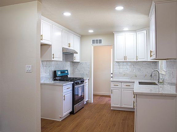 4th image of 10740 Coloma St
