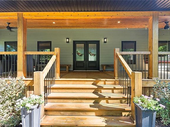 2nd image of 115 Lakeshore Rd