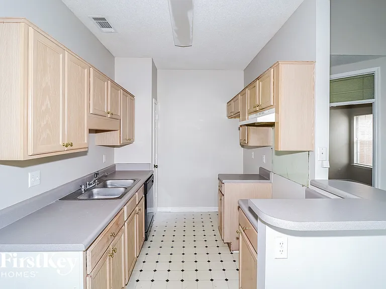 1139 Brady Hollow Ln — Photo 5