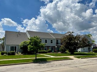 2019 Oak St APT A, Saint Charles, IL 60174