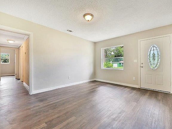4th image of 2466 Wilmont Ave