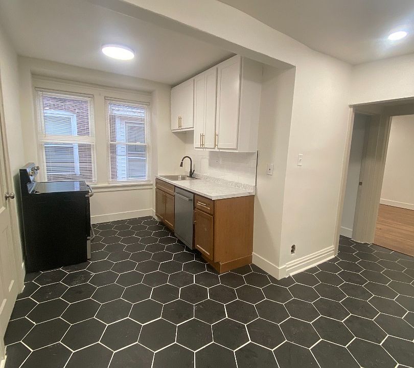1st image of 4746 S Grand Blvd #2S