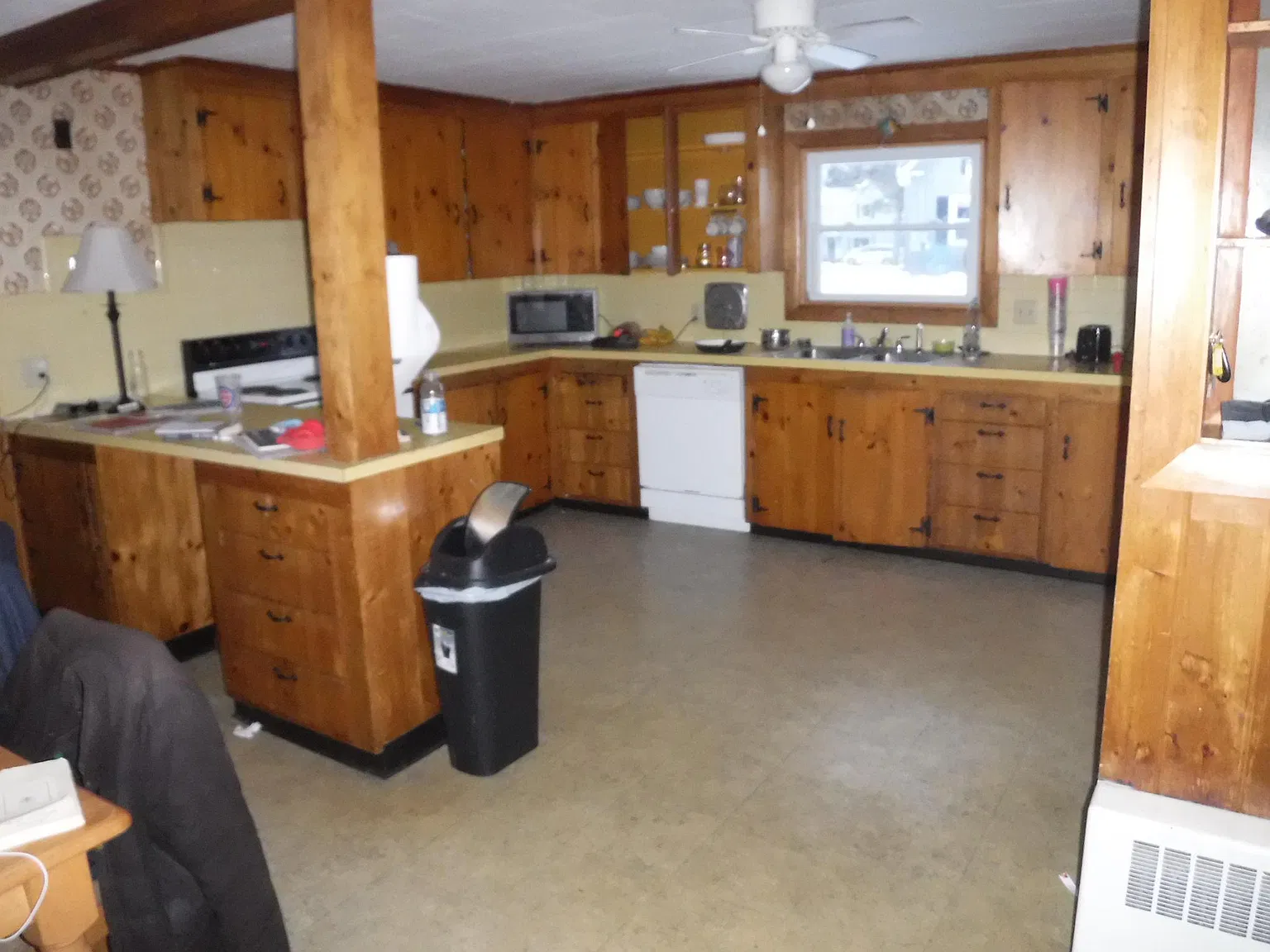 3 bed, 1350 sqft, $2,100 — Photo 4