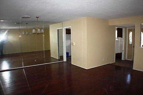 3rd image of 1256 E Delano Dr