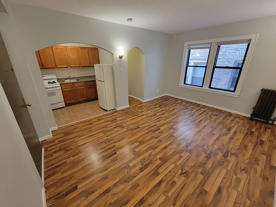 1st image of 1712 W Estes Ave APT 102