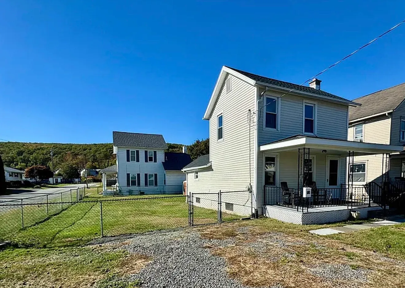 2 bed, 734 sqft, $1,500 — Photo 2