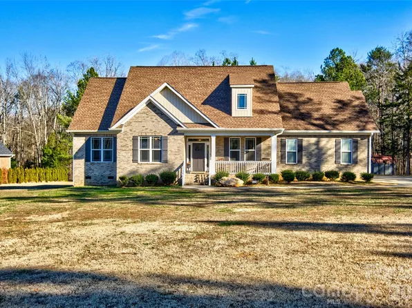 398 Kingsburry Rd, Clover, SC 29710