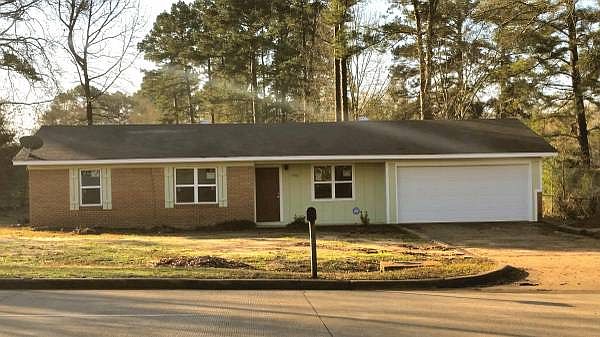 1st image of 702 Hollybrook Dr