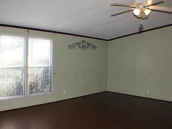 3rd image of 16405 Hill Country Dr