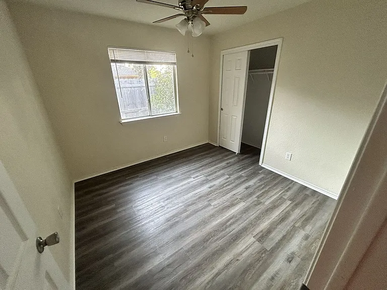 5106 Glennwood Dr — Photo 5