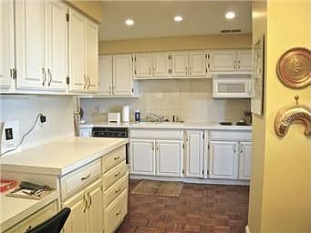 Kitchen with parquet
