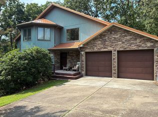 11-12 Bridle Way, Hurricane, WV 25526
