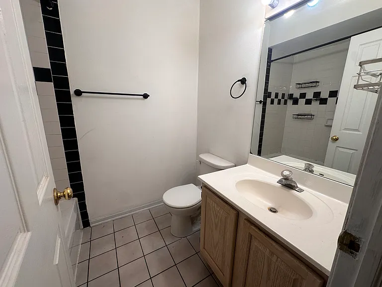 1423 W Cortez St #G — Photo 8