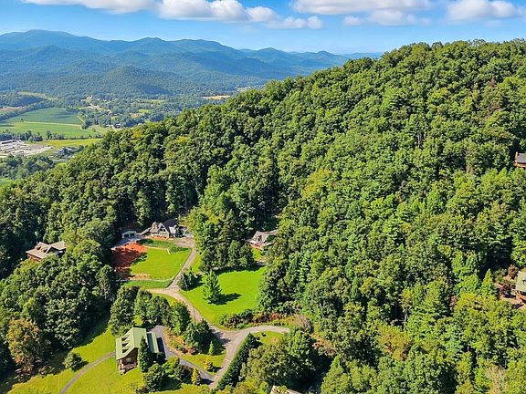 5th image of 668 Mountainside Dr