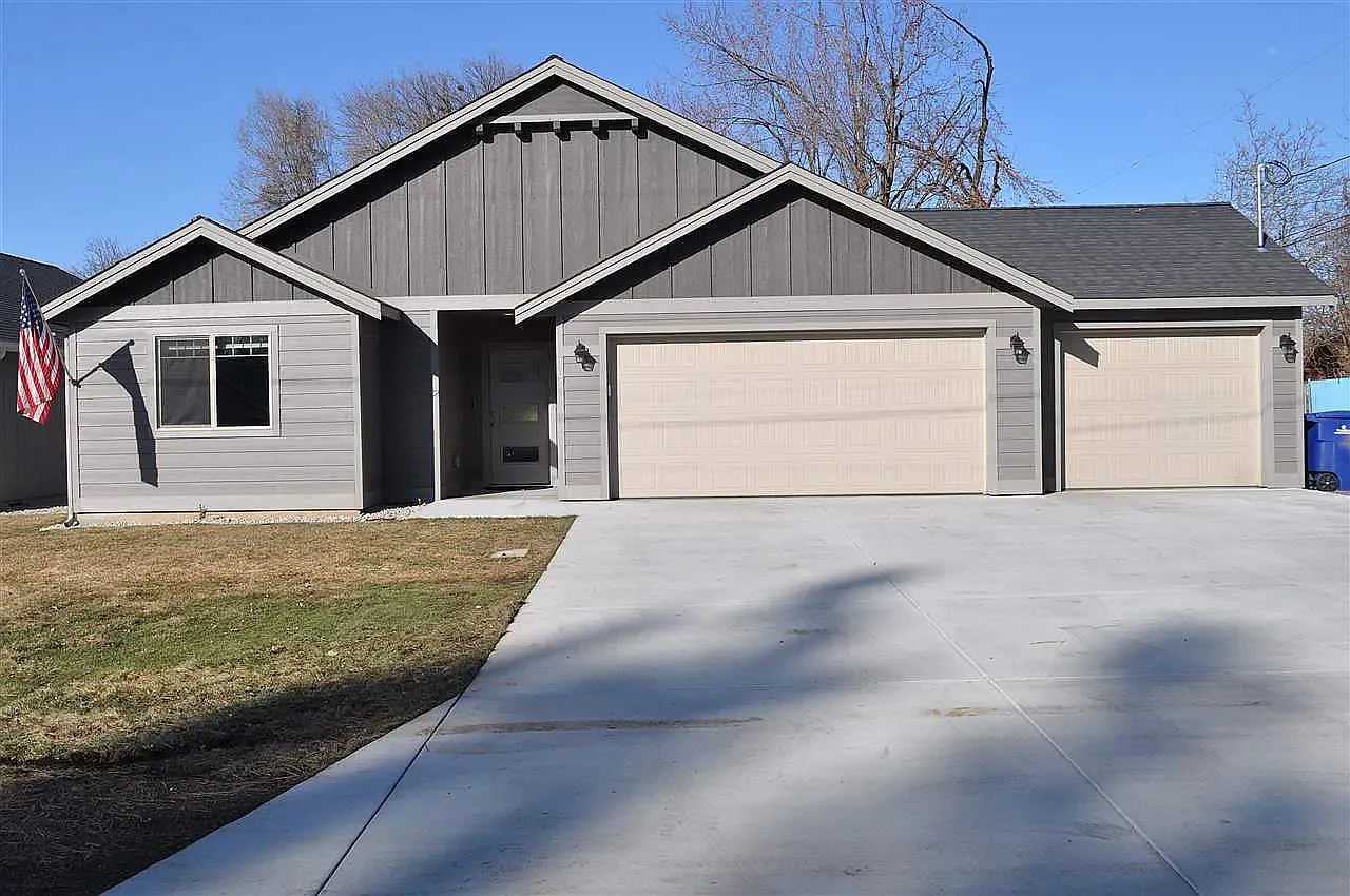 3 bed, 1410 sqft, $2,300 — Photo 1