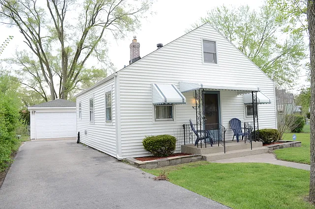 1056 Virginia St photo 1