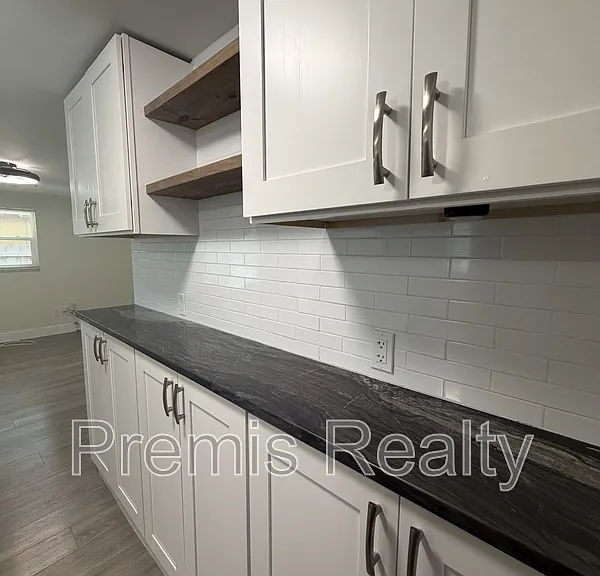 2028 N Betty Ln — Photo 6