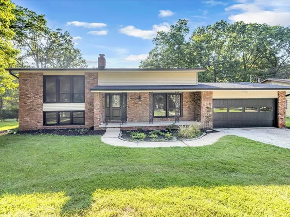 4675 Highcock Dr, Mt Zion, IL 62549