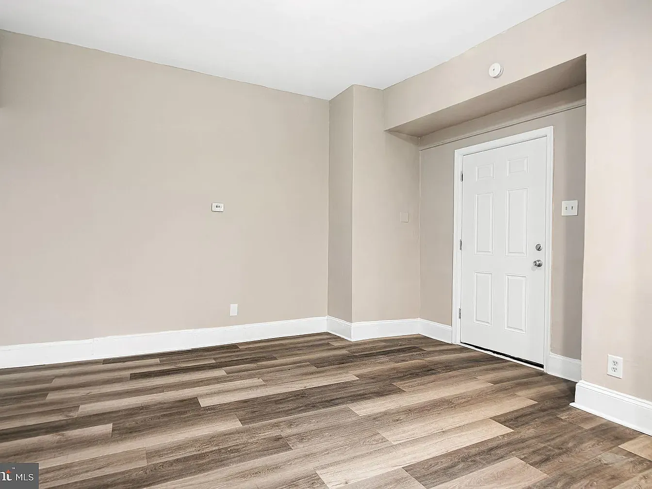 2 bed, 1000 sqft, $1,750 — Photo 3