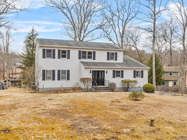 10 Leone Court, Woodbury, NY 10930