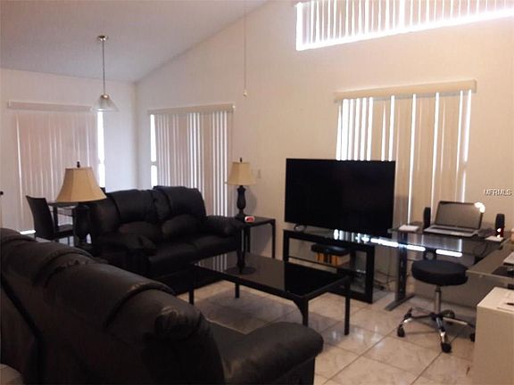 4th image of 1836 Putney Cir