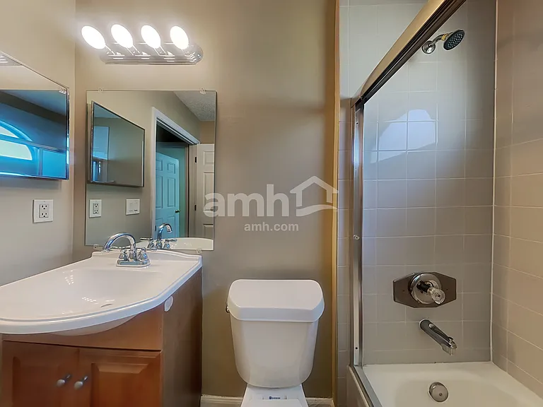 2064 Hunters Trace Cir — Photo 17