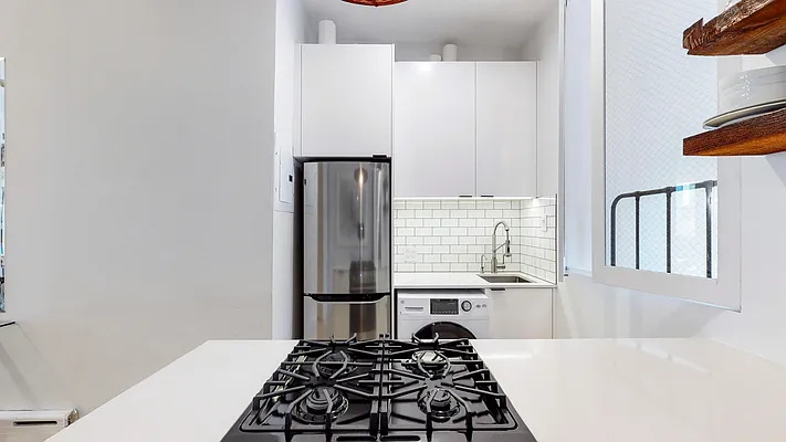 Rented by Bizzarro Agency | media 12