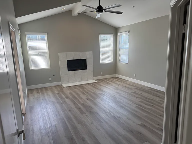 136 N Rios Ave — Photo 6