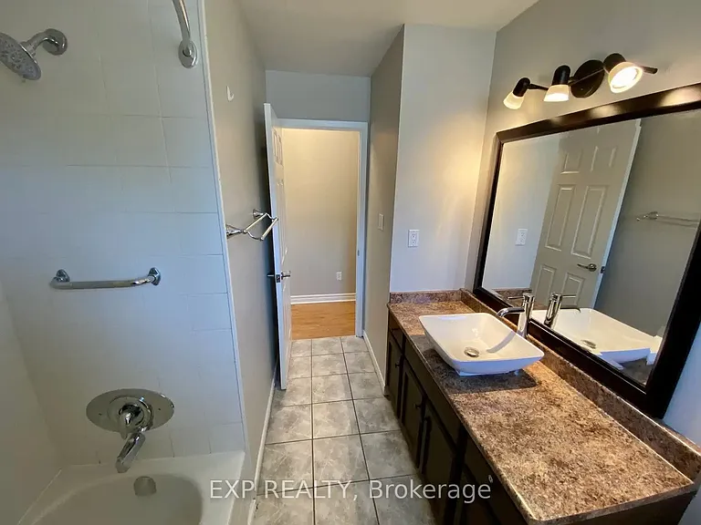 92 Leaside Dr #UPPER — Photo 5