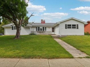 1200 Wexford Dr, Waunakee, WI 53597