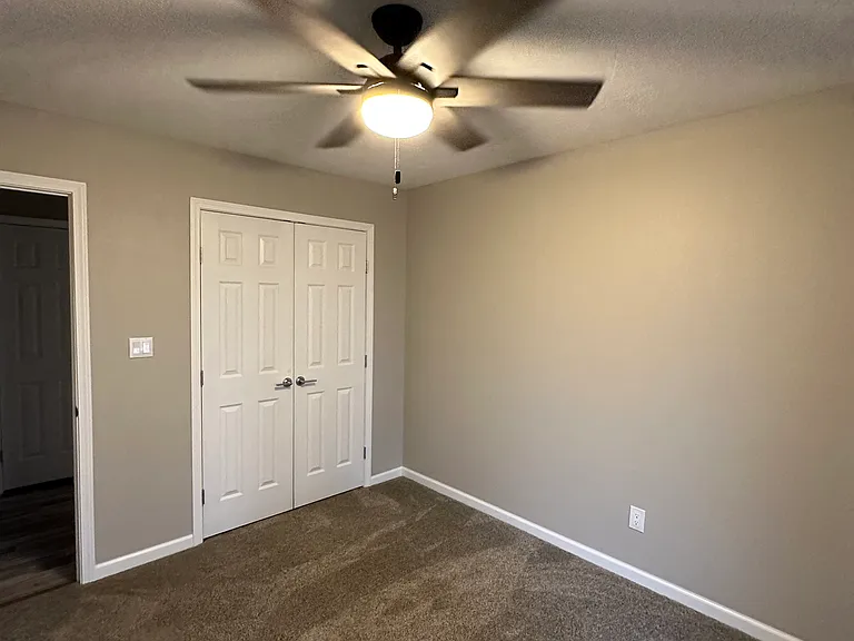 2607 W Village Ter — Photo 2