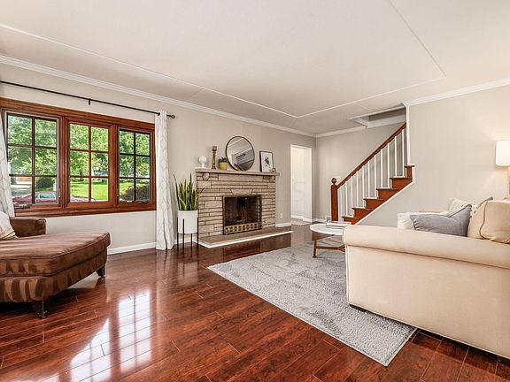3rd image of 79 W Riverglen Dr