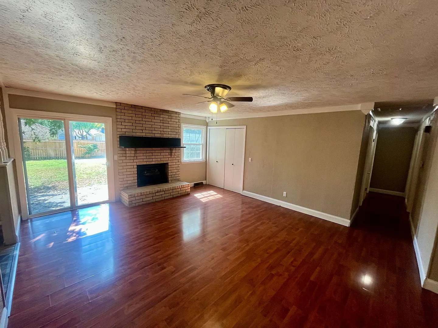 Available Now! Great Home in Southwest Springfield — Photo 2