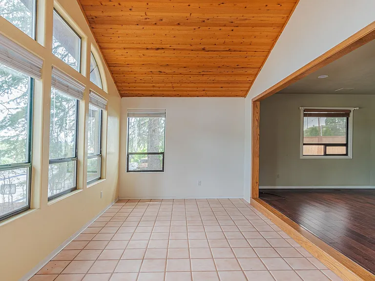 1430 NE Sherman Ln — Photo 6