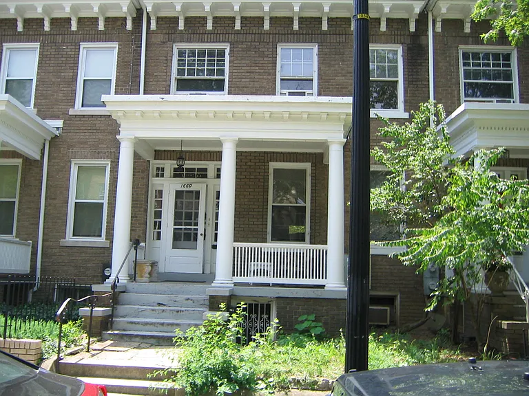 1660 Hobart St NW #A — Photo 4