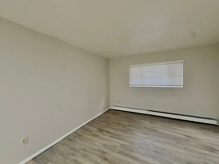 Parklane Apartments — Photo 16