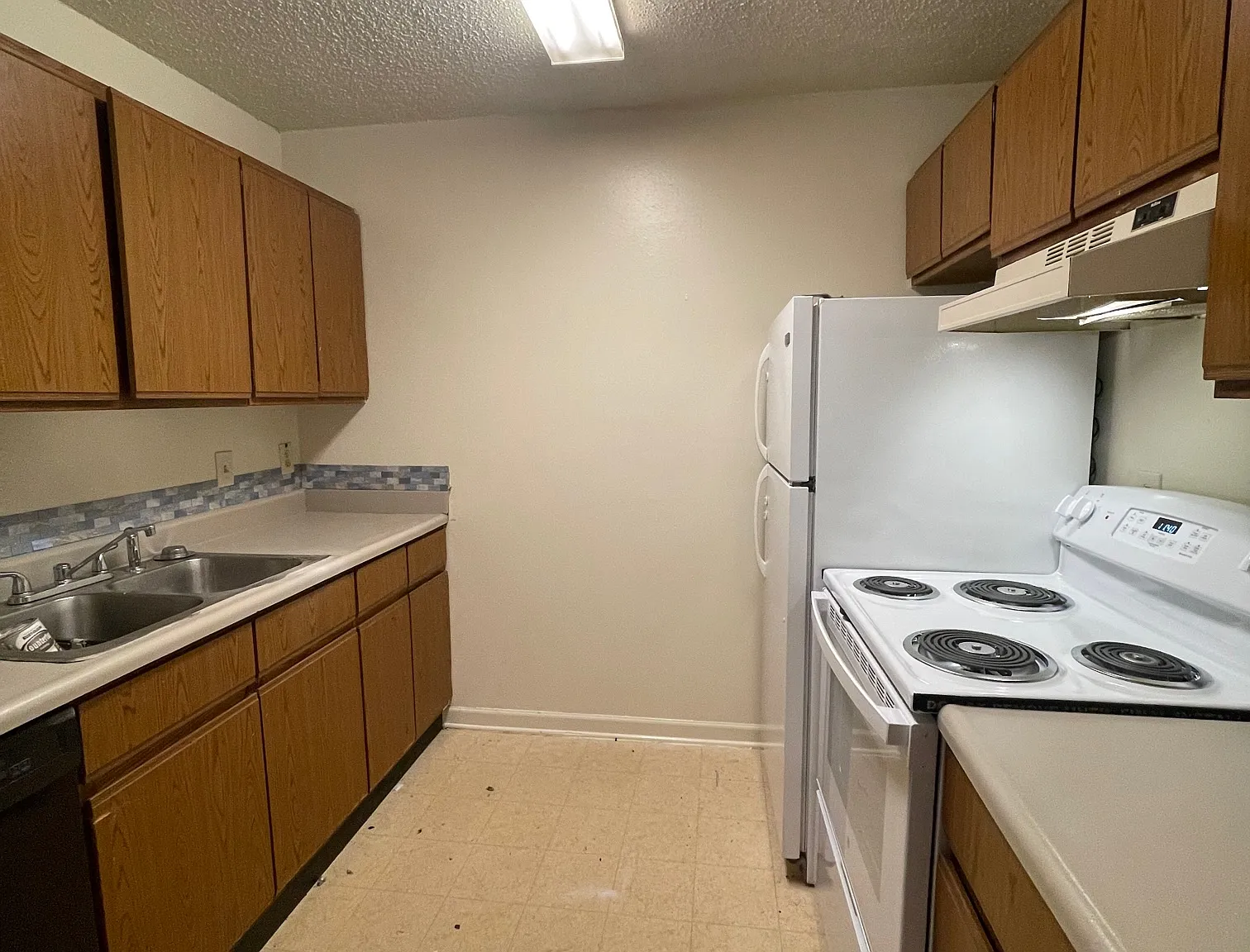 3 bed, 1100 sqft, $1,100 — Photo 3