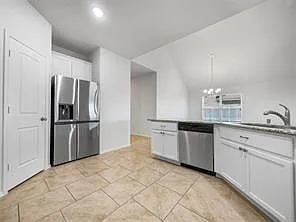 4 bed, 2.0 bath, 2029 sqft, $2,500 — Photo 4