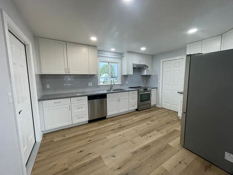 148 & 148-1/2 Winema Way — Photo 7