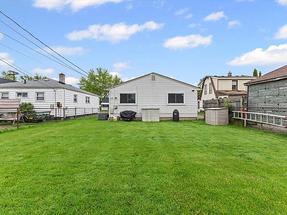 4th image of 26048 Clancy St