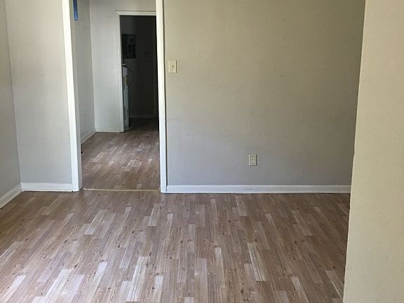 3rd image of 804 Reid St