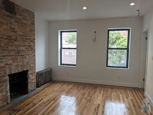 Rented by Skyline Group Real Estate | media 22