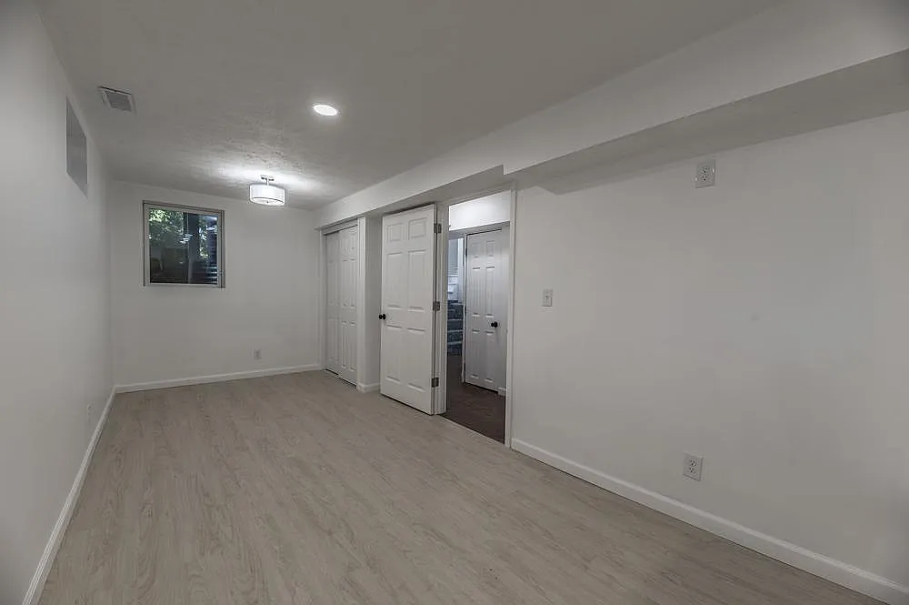 Studio, 350 sqft, $895 — Photo 3