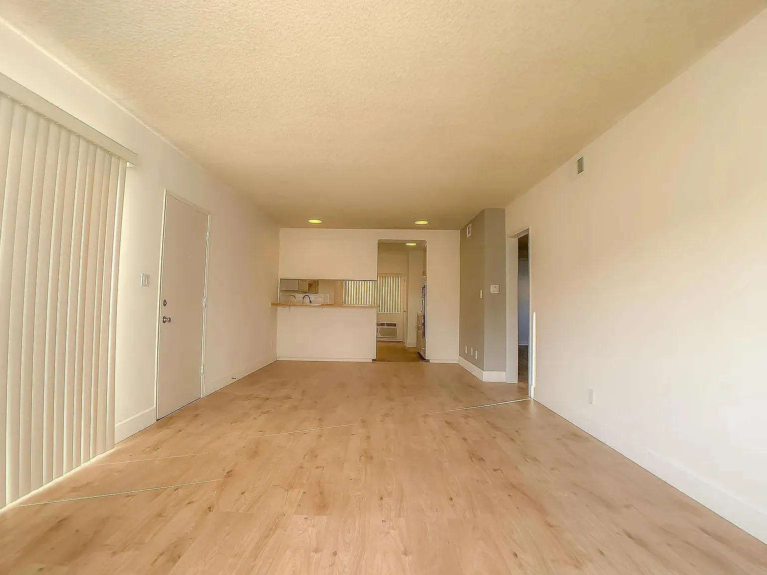 2 bed, 1039 sqft, $2,695 — Photo 3