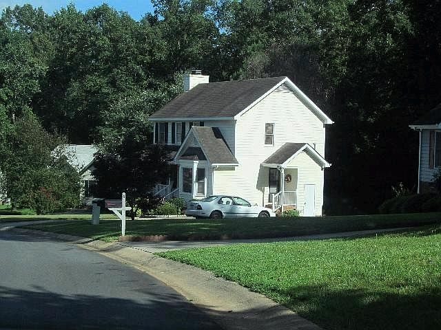 2nd image of 6 Cynthia Ct